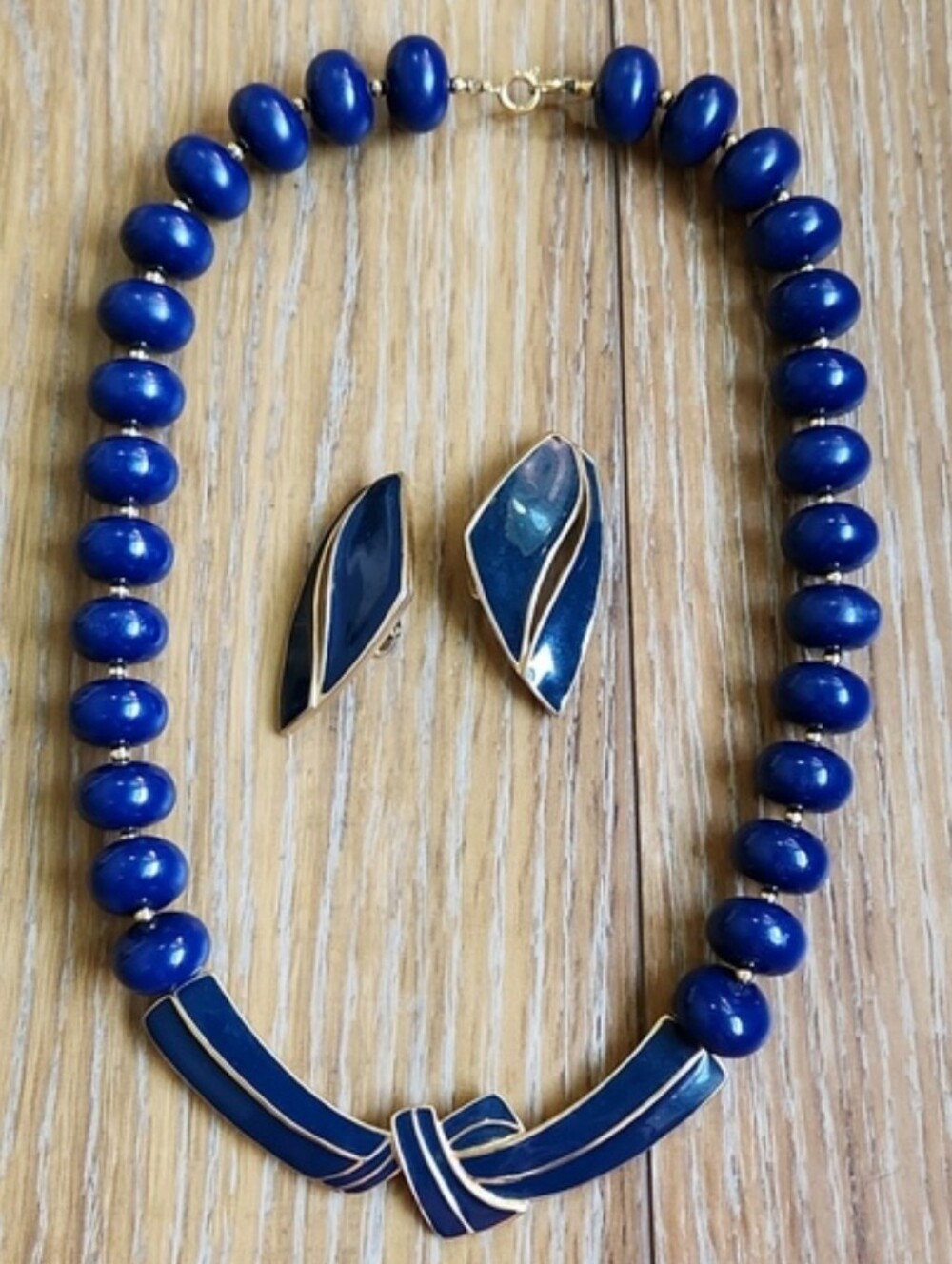 Vintage Trifari Blue Necklace & Clip On Earrings Set Gold Detail